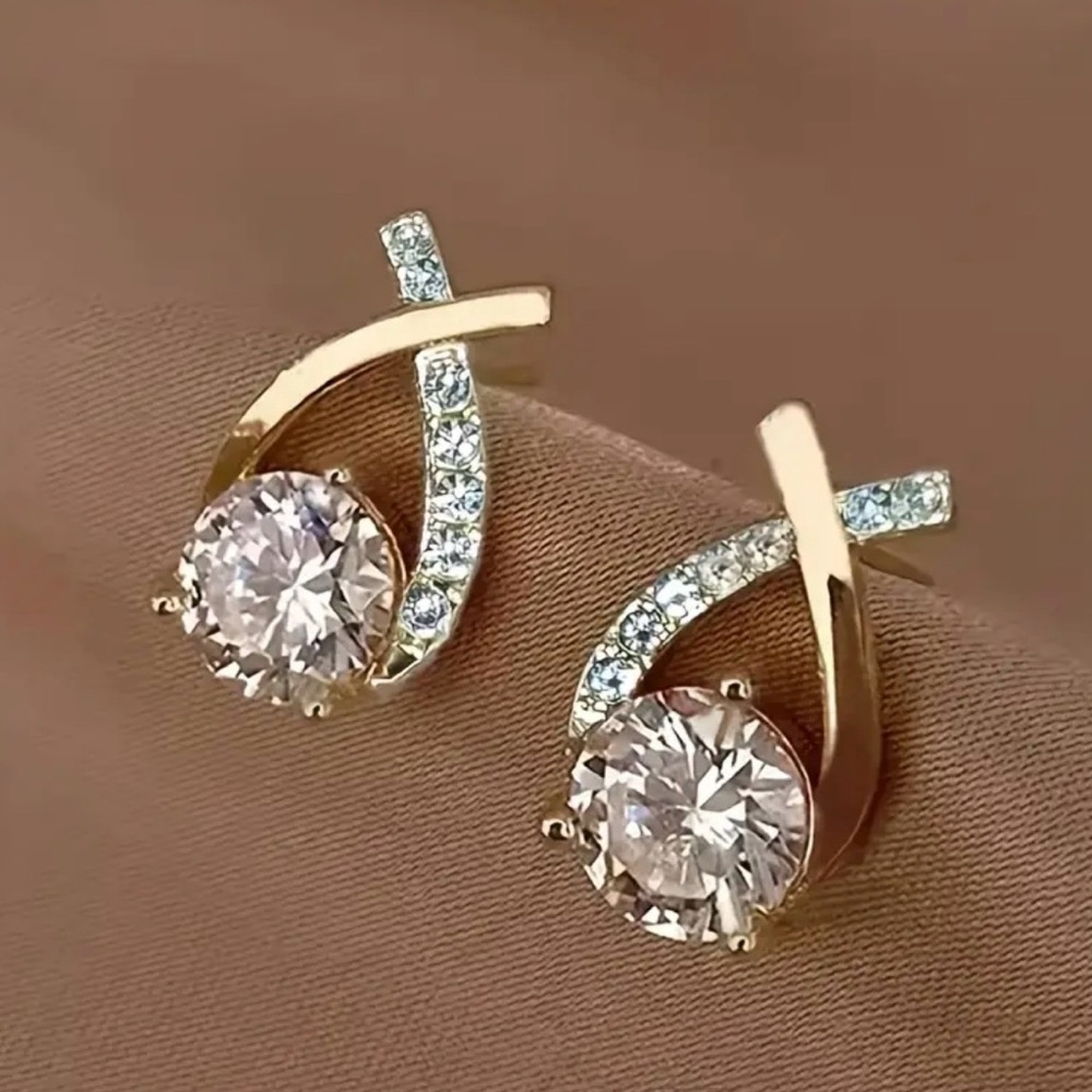 Elegant Gold and Silver Crystal Earrings. - Picture 2 of 7